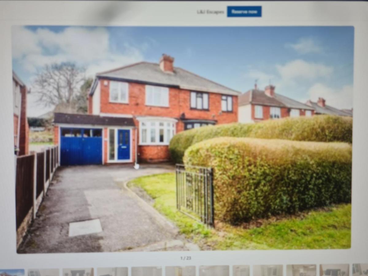 L & J Escapes- 4 Bedrooms Suitable For Contractors And Families- Large Private Parking-10 Minutes To M6 Junction 9 Coseley المظهر الخارجي الصورة